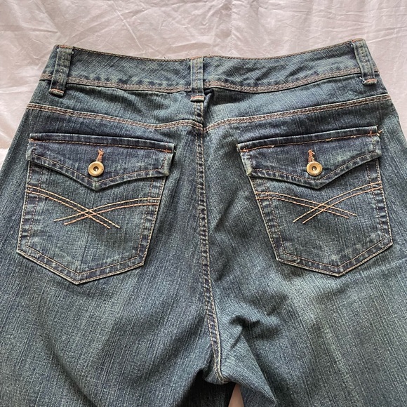 Like new boot cut jeans- size 8 average - Picture 11 of 14